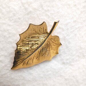 Vintage Leaf Brooch Autumn-Inspired Nature Jewelry Gold Tone Birch 2" Pin
